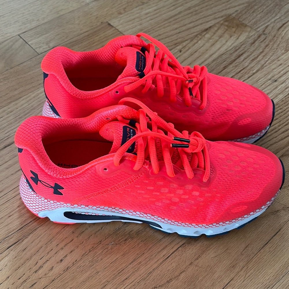 NWOT UA womens HOVR INFINITE Sneakers